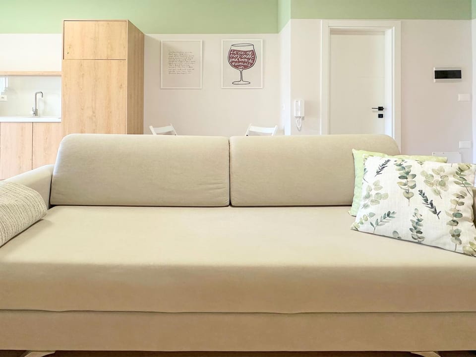 Premium Riviera Apartment- AC,PARKING,COMFORT Apartment in Tirana County, Albania