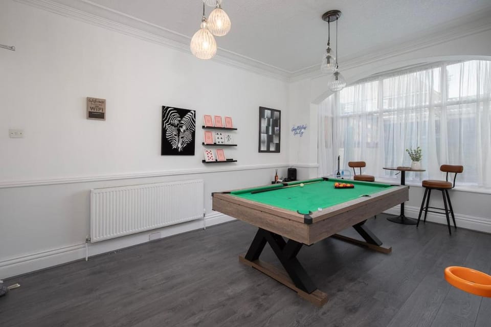Spacious 8 Bedroom Home Sleeps 19 with Games Room House in Blackpool