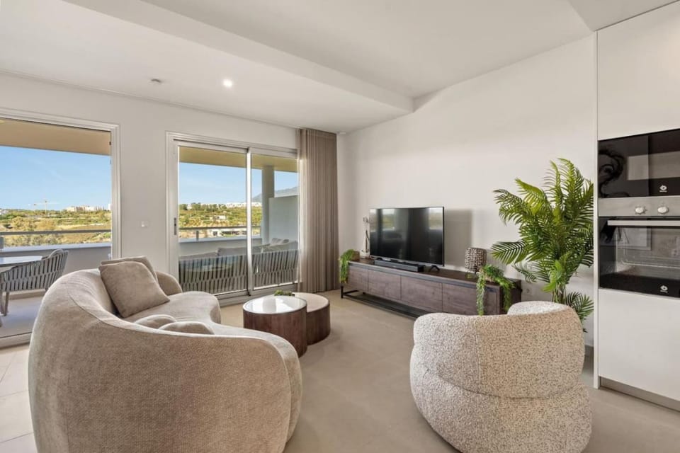 TV and multimedia, Kitchen or kitchenette, Living room, Decorative detail, Seating area, heating, air conditioner