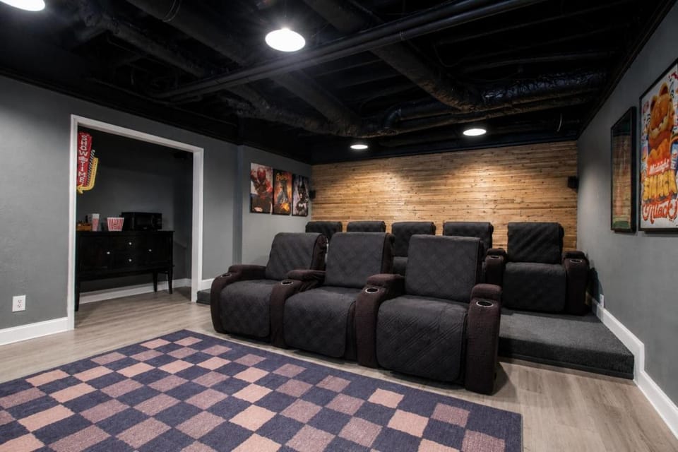 Ultimate Family Getaway-Sleeps 18 House in Jenks