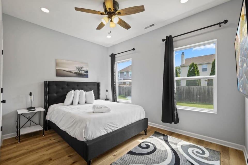 Bed, Photo of the whole room, Bedroom
