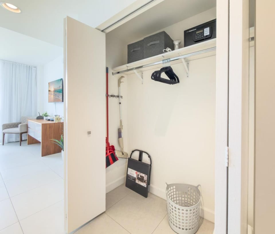 P1701B West Views Studio with Pool and Gym in Doral House in Doral