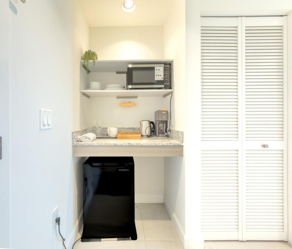 P1701B West Views Studio with Pool and Gym in Doral House in Doral