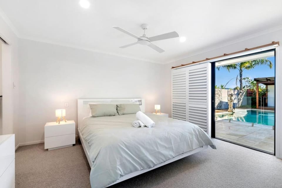 Luxury Burleigh House - Pool - Beach - Ensuites House in Burleigh Heads