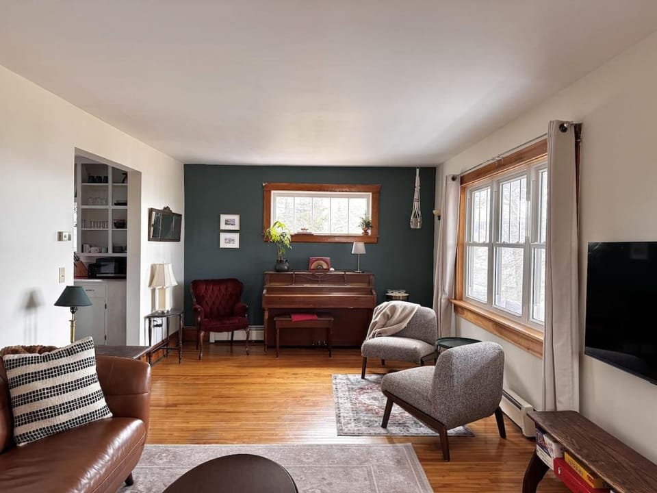 Glaucous Manor | Lake Views Basecamp, Heart of Baddeck House in Baddeck