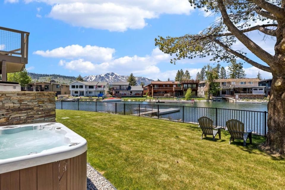 Stay Classy Tahoe- 5 Bed Tahoe Keys Home w Hot Tub House in South Lake Tahoe