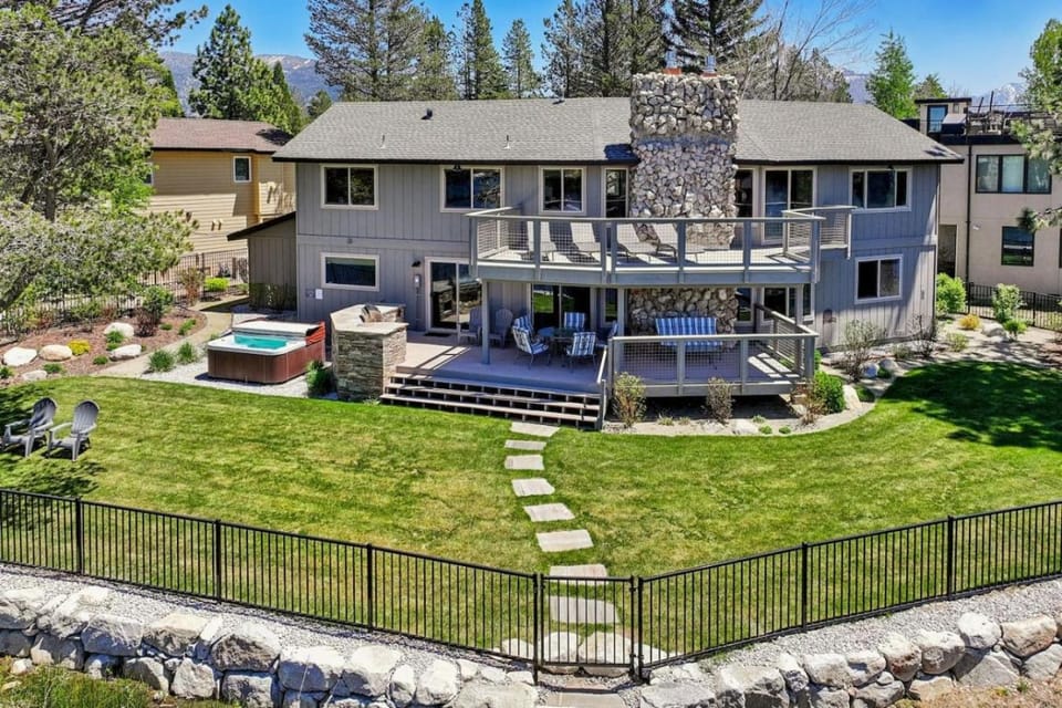 Stay Classy Tahoe- 5 Bed Tahoe Keys Home w Hot Tub House in South Lake Tahoe