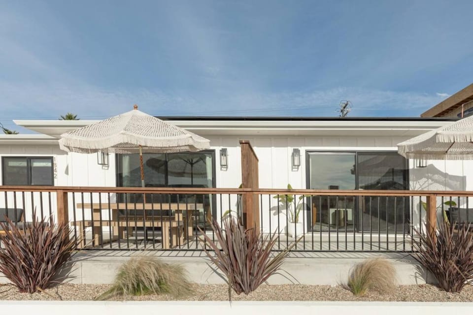 SouthOhana Beach House Unit 2 House in Oceanside
