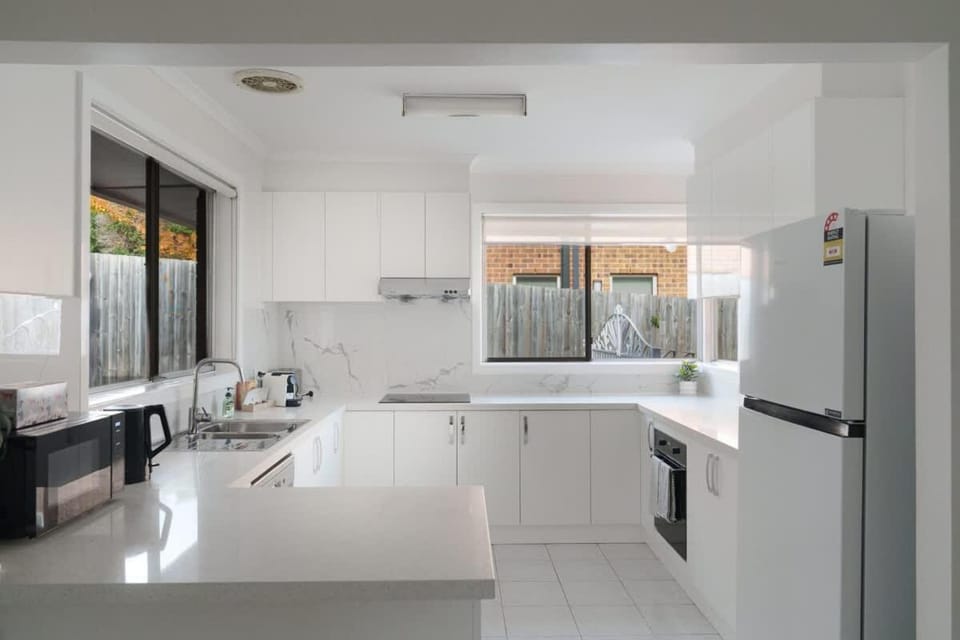 Entire Cozy 4BR with 2 Ensuites House Mt Waverley House in City of Monash