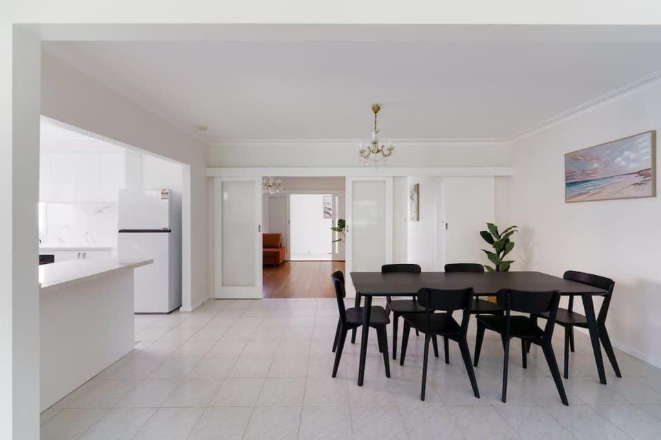 Entire Cozy 4BR with 2 Ensuites House Mt Waverley House in City of Monash