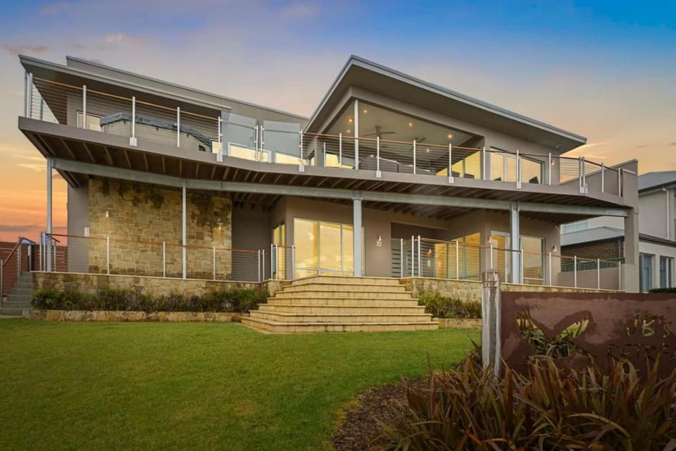 JBS Retreat - Downstairs House in Murray Bridge