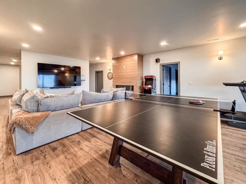 Bear Lake Modern Family Retreat House in Garden City