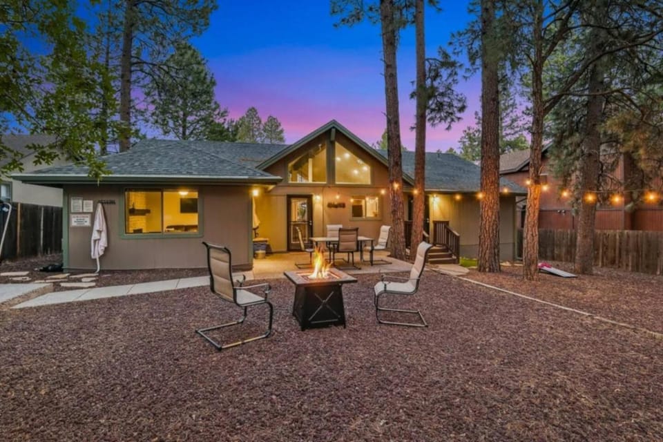 Flagstaff Retreat w Hot Tub Fireplace House in Flagstaff
