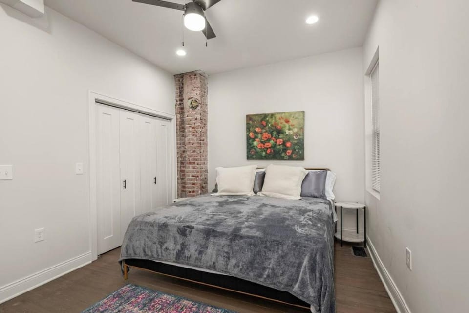 Award Winning Penthouse Suite Skyline Views Apartment in Kansas City