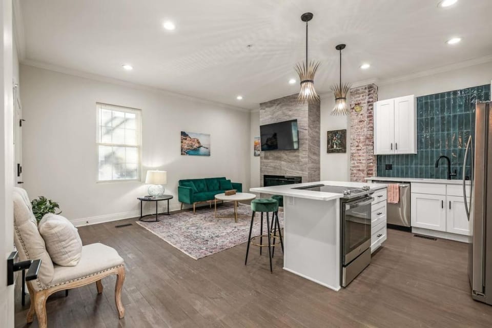 Award Winning Penthouse Suite Skyline Views Apartment in Kansas City