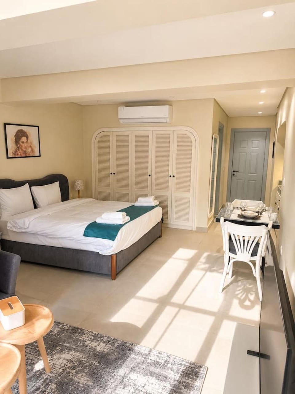 Bed, Photo of the whole room, Bedroom, towels, air conditioner