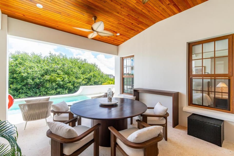Belize Bliss and Mistico Beach Club and Boat Shuttle Villa in San Pedro