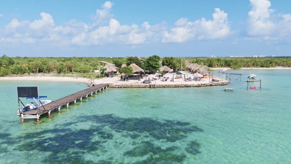 Belize Bliss and Mistico Beach Club and Boat Shuttle Villa in San Pedro