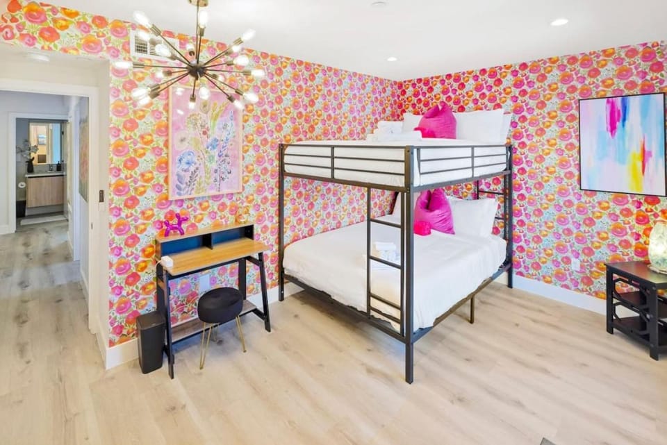 OO. Vibrant 3BR NoHo Suite, Universal 15m, Family House in North Hollywood