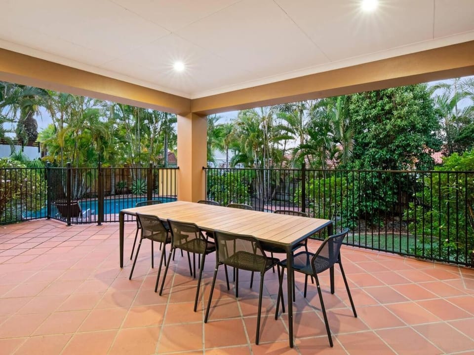 Artistic Retreat - Privacy Pool Patio WFH Perfect House in Brisbane