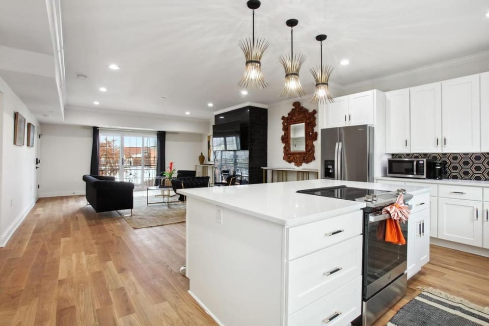 Stylish Luxe Penthouse Skyline View Deck Apartment in Kansas City