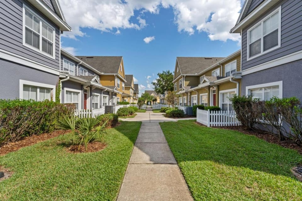 3 Bedroom 2 Bathroom Villas At Seven Dwarfs 17-103 House in Kissimmee
