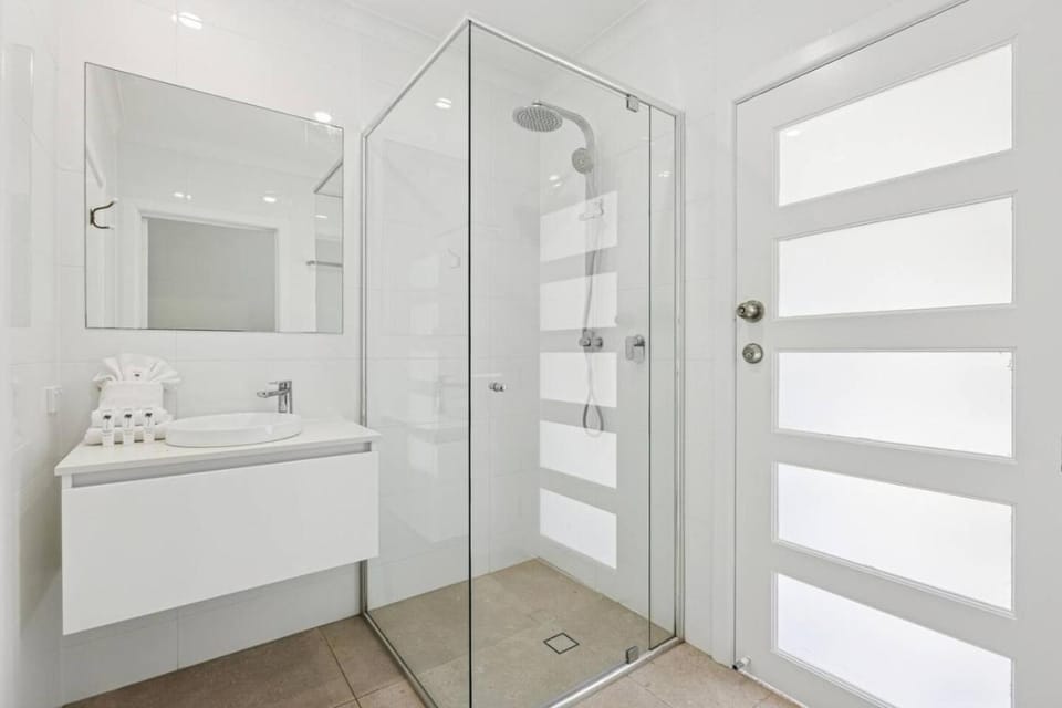 Luxury home on the water House in Surfers Paradise