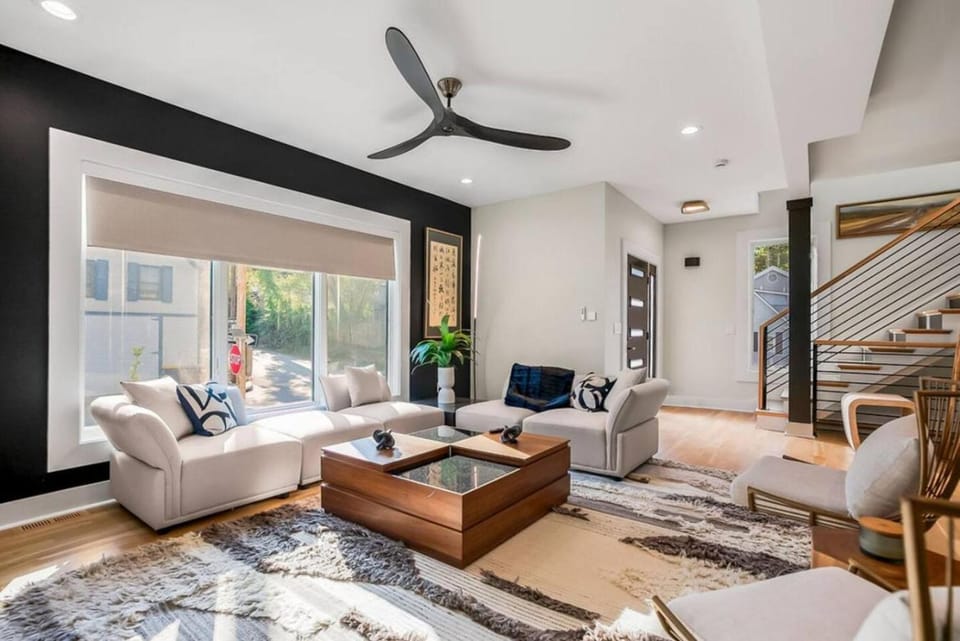 Private Ultra Modern Mansion - Country Club Plaza House in West Plaza