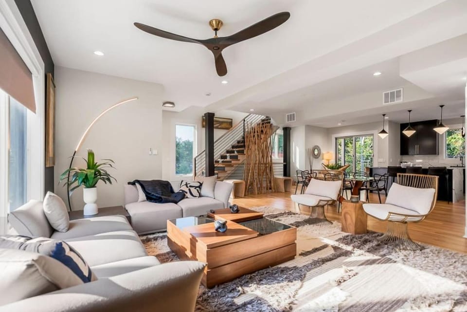 Private Ultra Modern Mansion - Country Club Plaza House in West Plaza