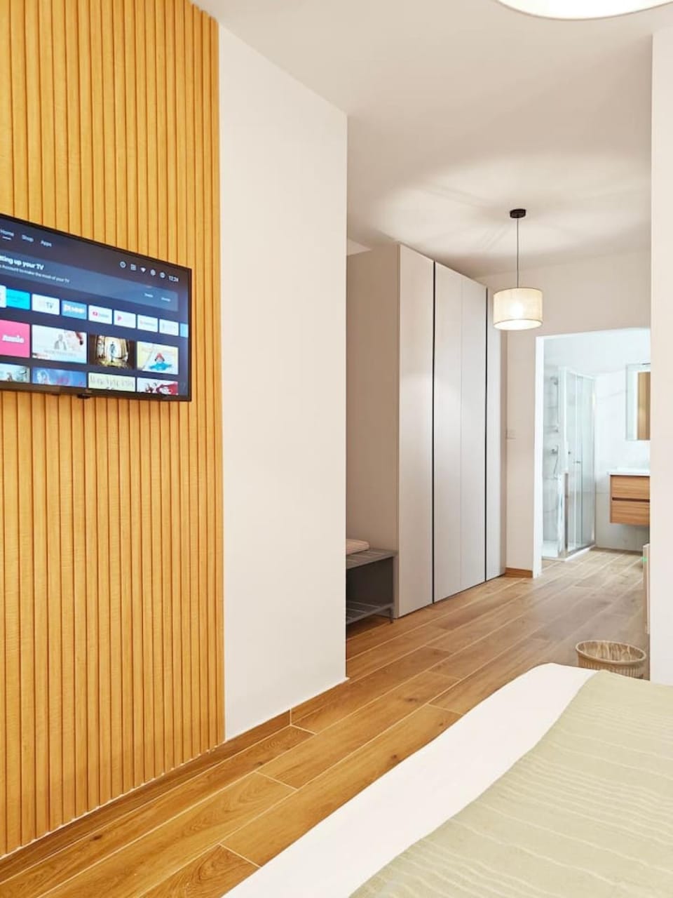 Bed, TV and multimedia, Bedroom, wardrobe
