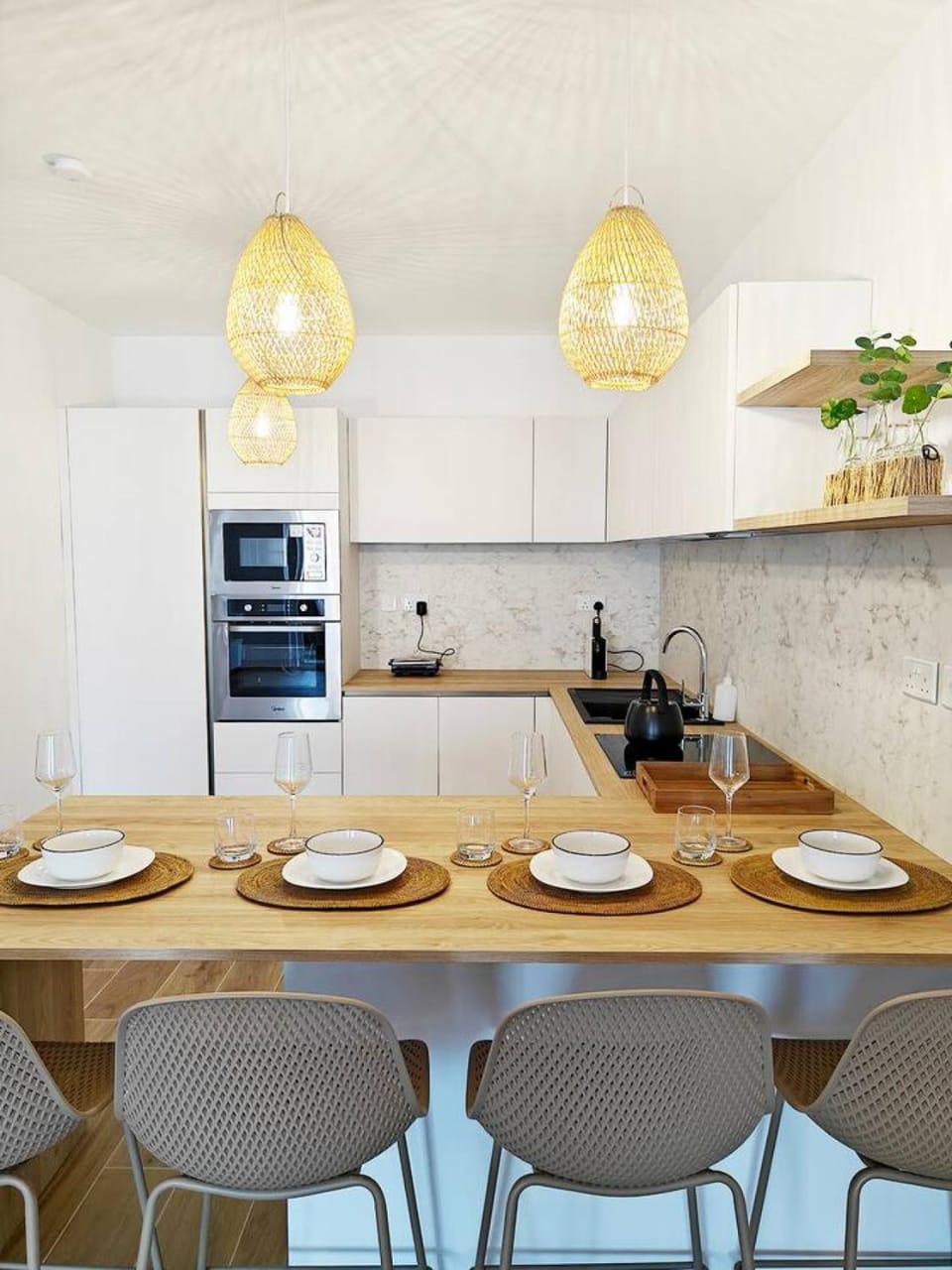Kitchen or kitchenette, Dining area, oven, stove, toaster