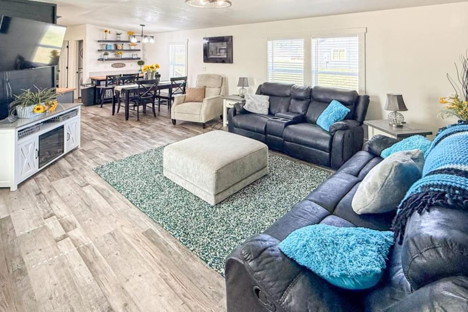 Buttercup Lake House House in Garden City