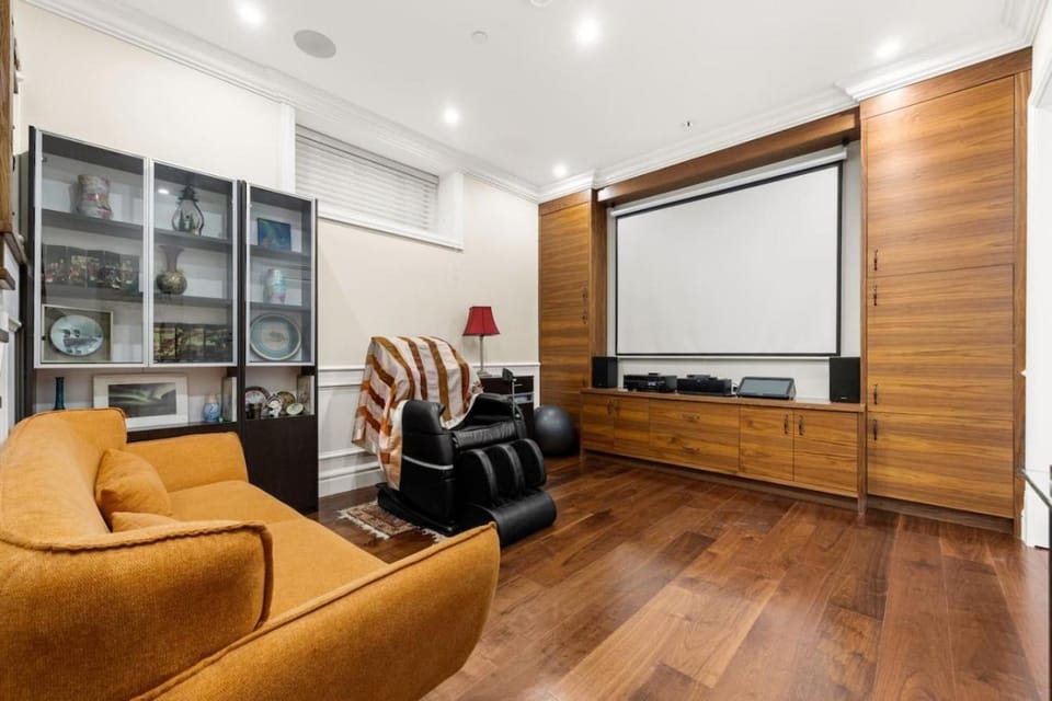 Rare Find Luxury Home Near Beaches with AC and Theatre Room House in Vancouver
