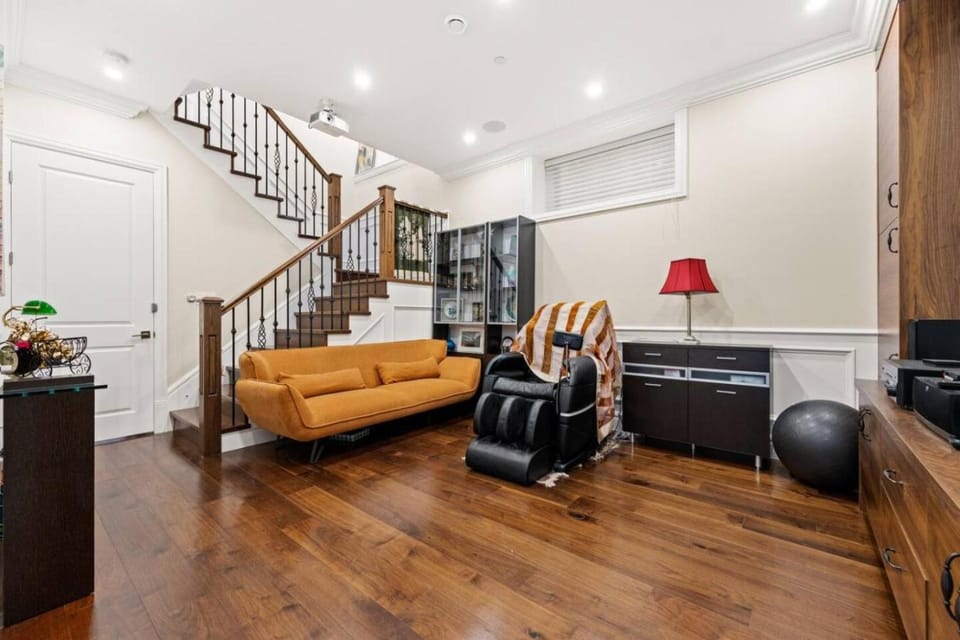 Rare Find Luxury Home Near Beaches with AC and Theatre Room House in Vancouver