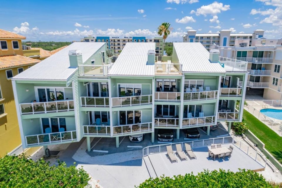 2BR - Coastal Condo, Steps to Beach, Ocean Views Apartment in Indian Shores
