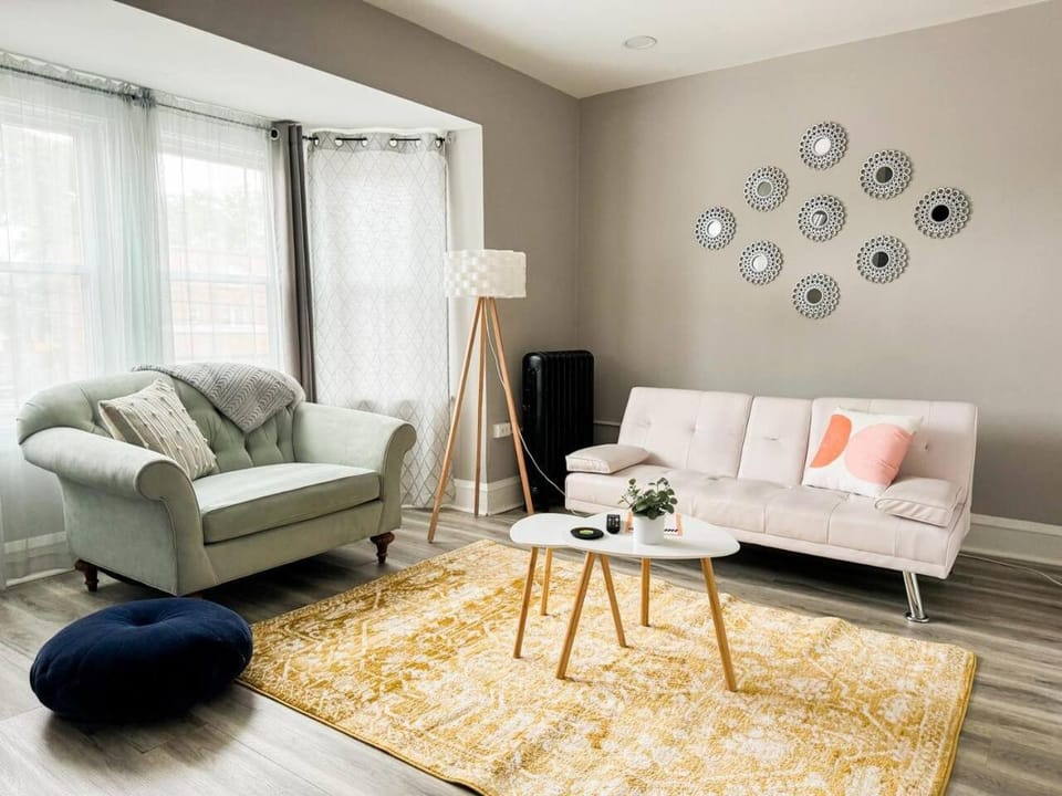 Retro Nostalgic Condo in the heart of Lakewood House in Lakewood