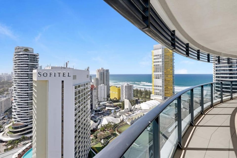 Oracle Broadbeach Sophisticated Stay Apartment in Gold Coast