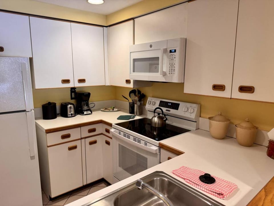One Bedroom Apartment with Two Bathrooms Sleeps 6 at Rivergreen Resort Apartment in Woodstock