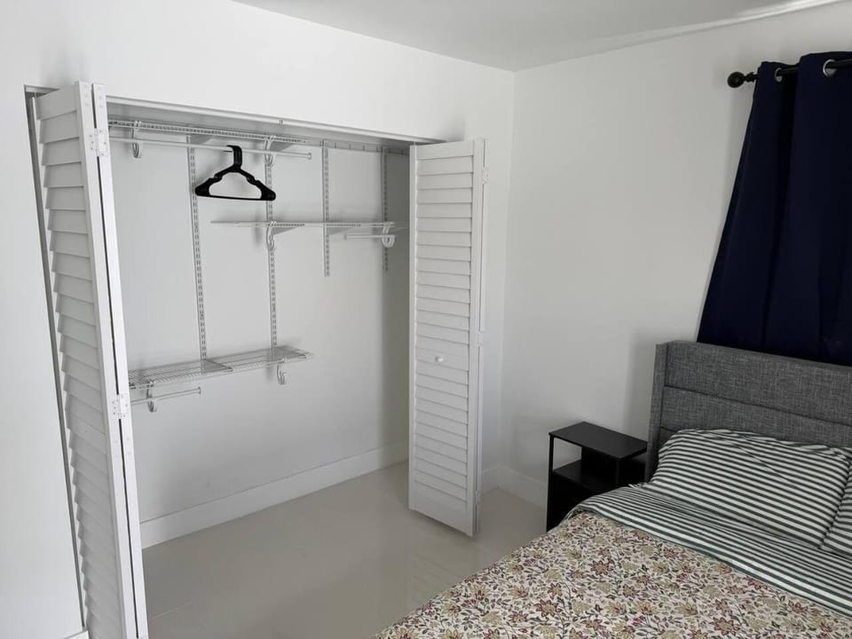 Modern Private Room Near Wynwood SouthBeach House in Miami