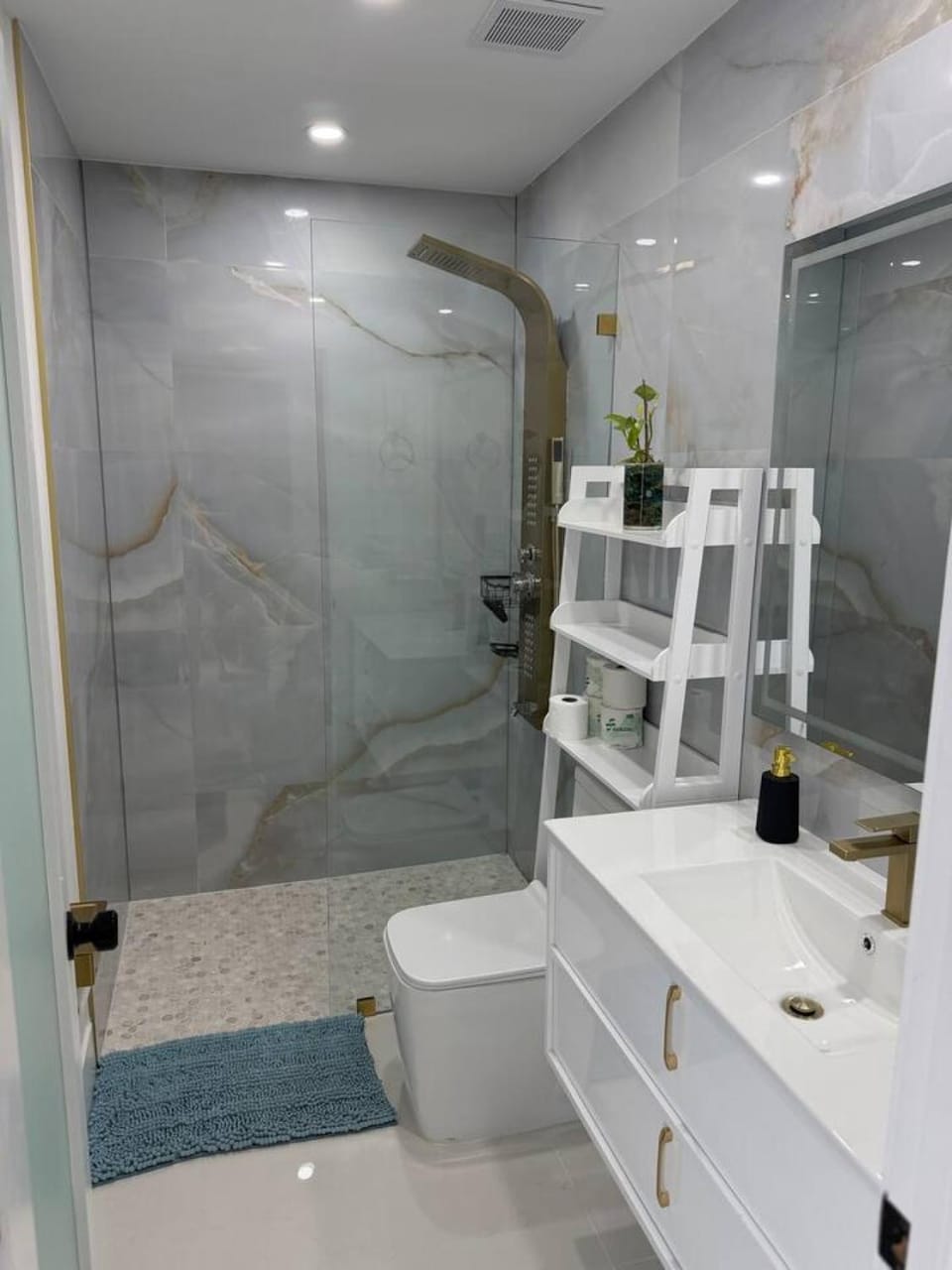 Modern Private Room Near Wynwood SouthBeach House in Miami
