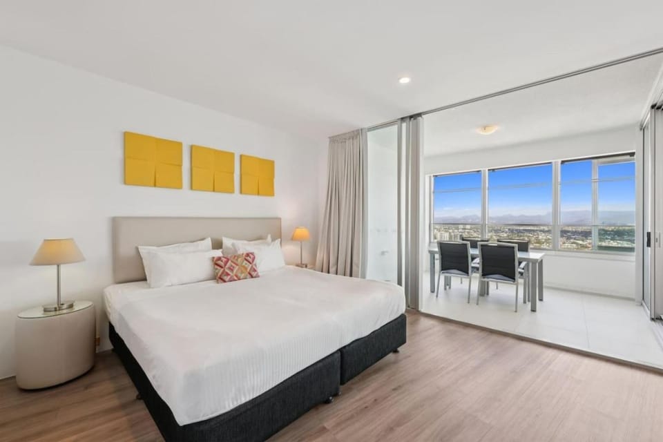 level 32 Skyline Serenity in Surfers Paradise Q1 Apartment in Surfers Paradise Boulevard