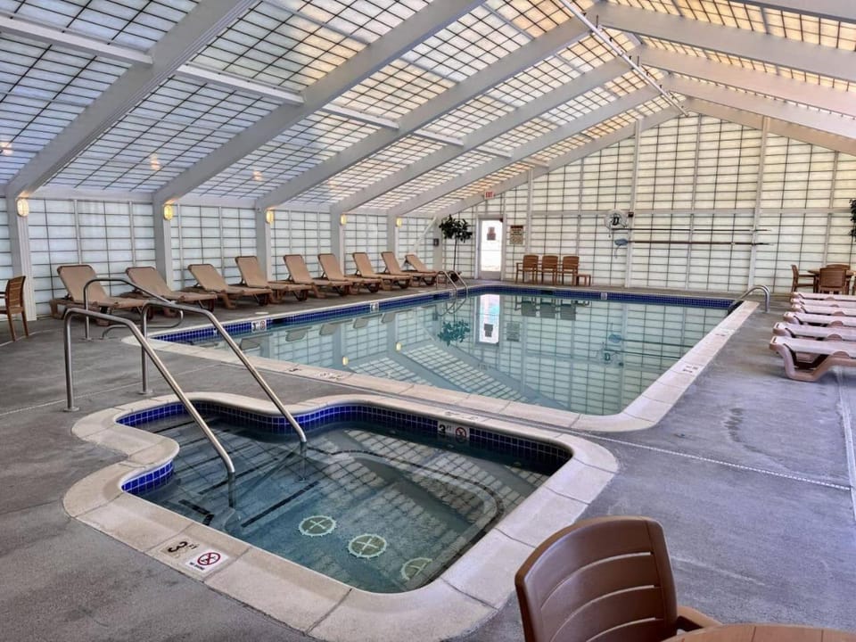 Two Bedroom Apartment with Two Bathrooms Sleeps 8 at Rivergreen Resort Apartment in Woodstock