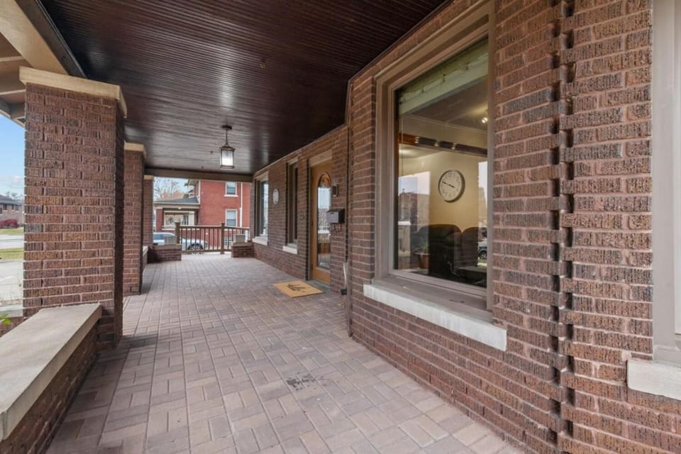 Fully Equipped Dearborn Home House in Dearborn Heights