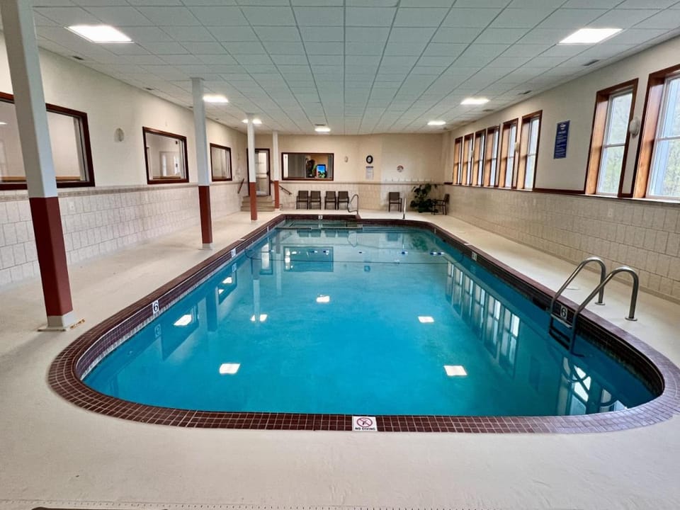 Studio with Pool, Hot Tub and Game Room near Loon Mountain House in Woodstock