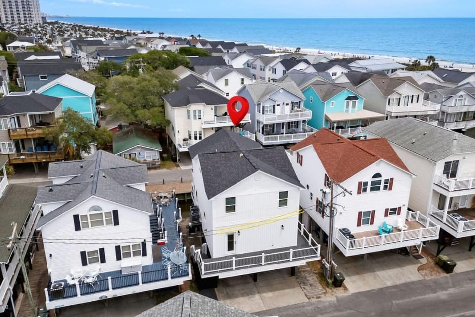1005 at Ocean Lakes - Steps to Sand, Ocean Views, Water Park and Golf Cart House in South Carolina