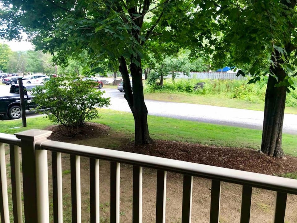 Cozy Studio with Balcony, Pool and Hot Tub near Loon Mountain House in Woodstock