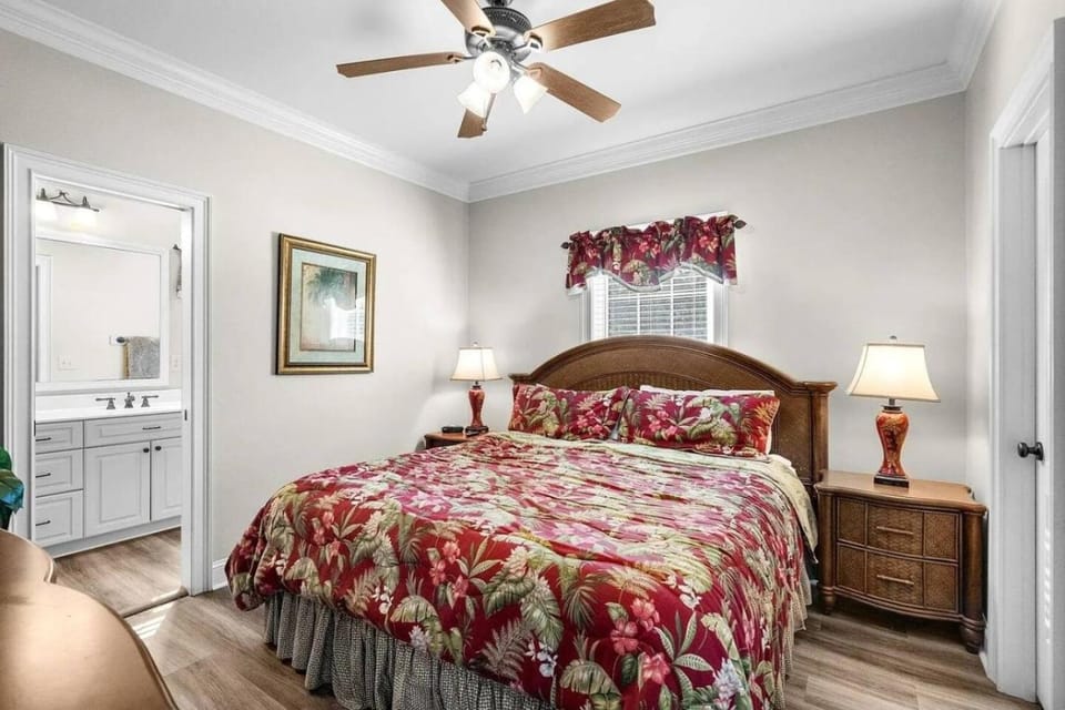 MH69B at Ocean Lakes - Short Walk to Beach, Waterpark and Golf Cart House in South Carolina