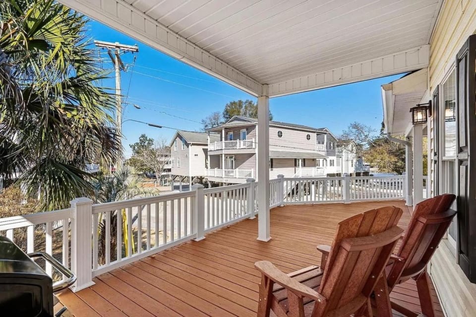 MH69B at Ocean Lakes - Short Walk to Beach, Waterpark and Golf Cart House in South Carolina