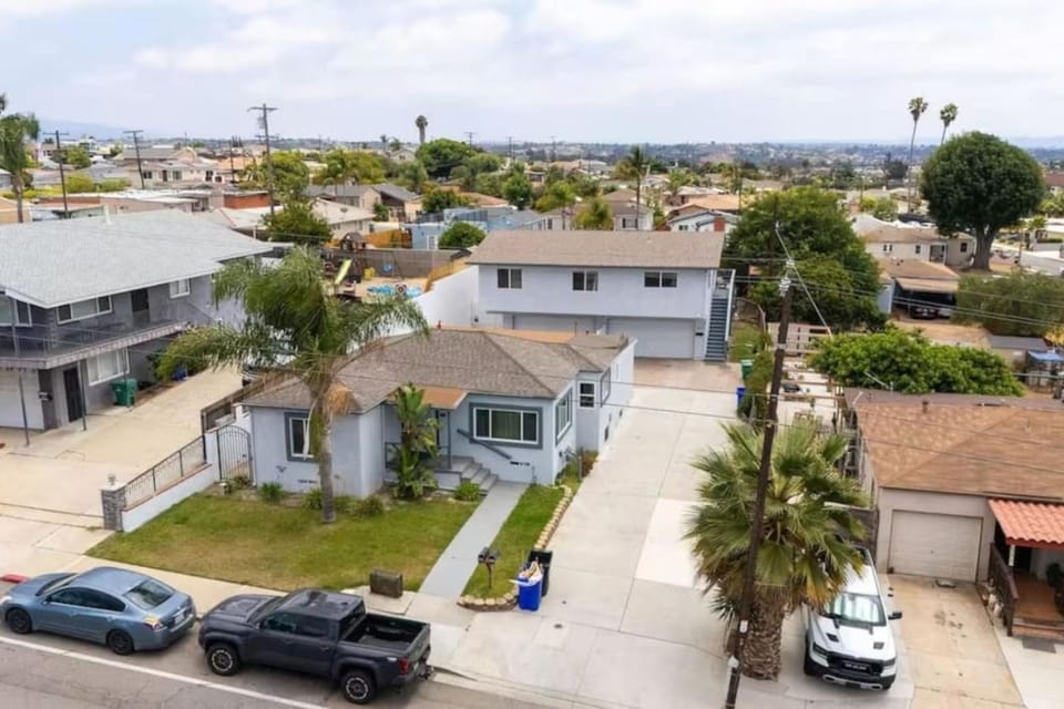 3BR Fire Pit Bunks Sleeps 10 Pets OK House in Bonita