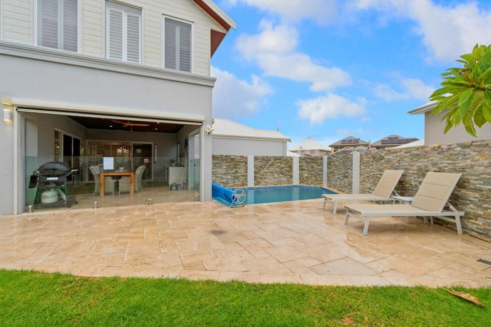 Harbour Rise Luxury Family Retreat House in Perth